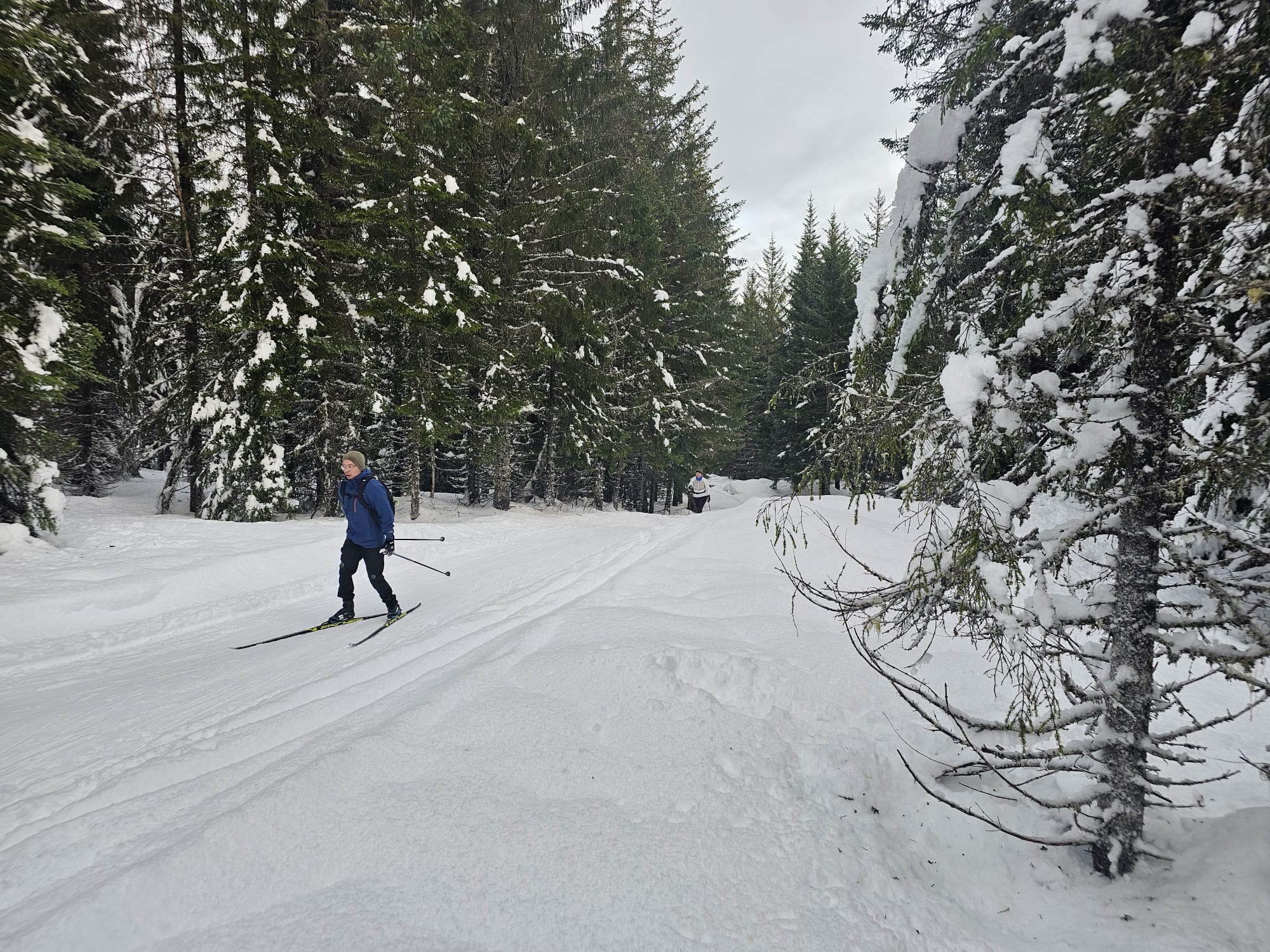 Image 2: Also me skiing